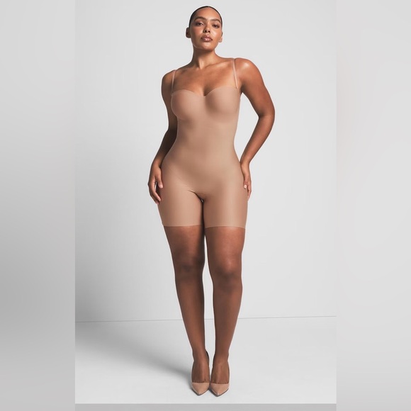 SKIMS Other - SKIMS BODY UNDERWIRE MID THIGH BODYSUIT  BD-ONS-9547W Sz X-Small Sienna Tan